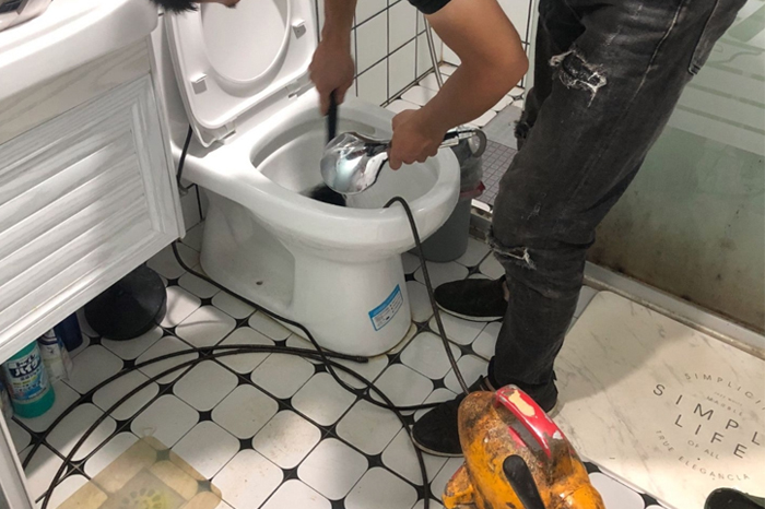 建阳马桶堵塞自己疏通还是找师傅?专业上门服务让你省时更省心
