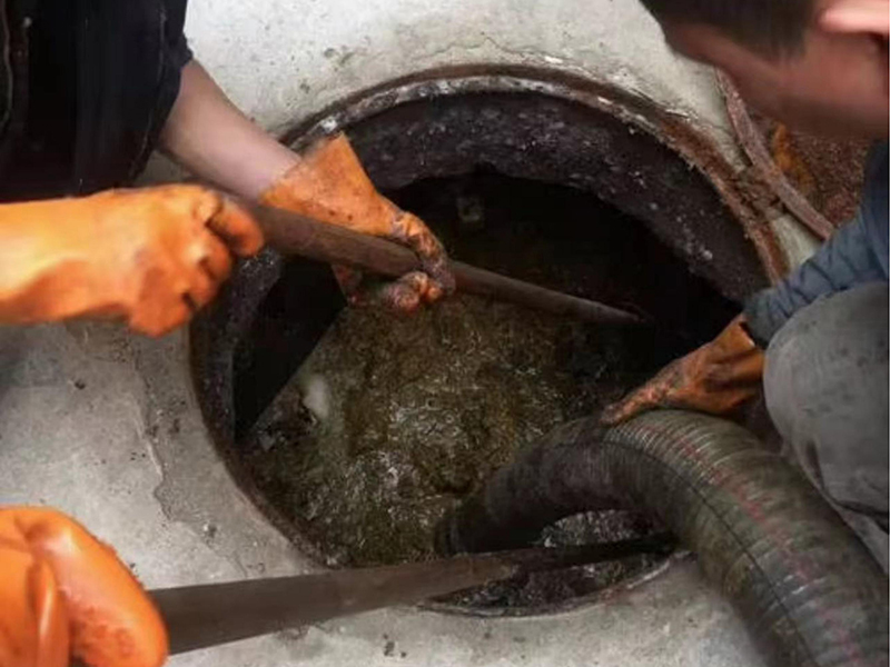 建阳清理化粪池时如何避免沼气的危害?